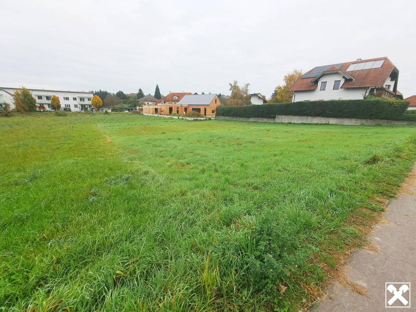 Baugrundstück 834 m² in Bergland – ruhige Lage, Bauzwang