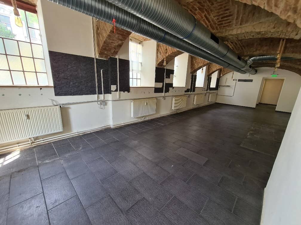 Vermietet, verlässlich, wertbeständig – € 945 / m² - 
5,49 % Rendite im Souterrain mit Zukunft