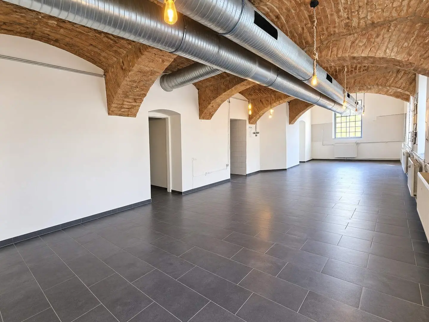 Vermietet, verlässlich, wertbeständig – € 945 / m² - 
5,49 % Rendite im Souterrain mit Zukunft