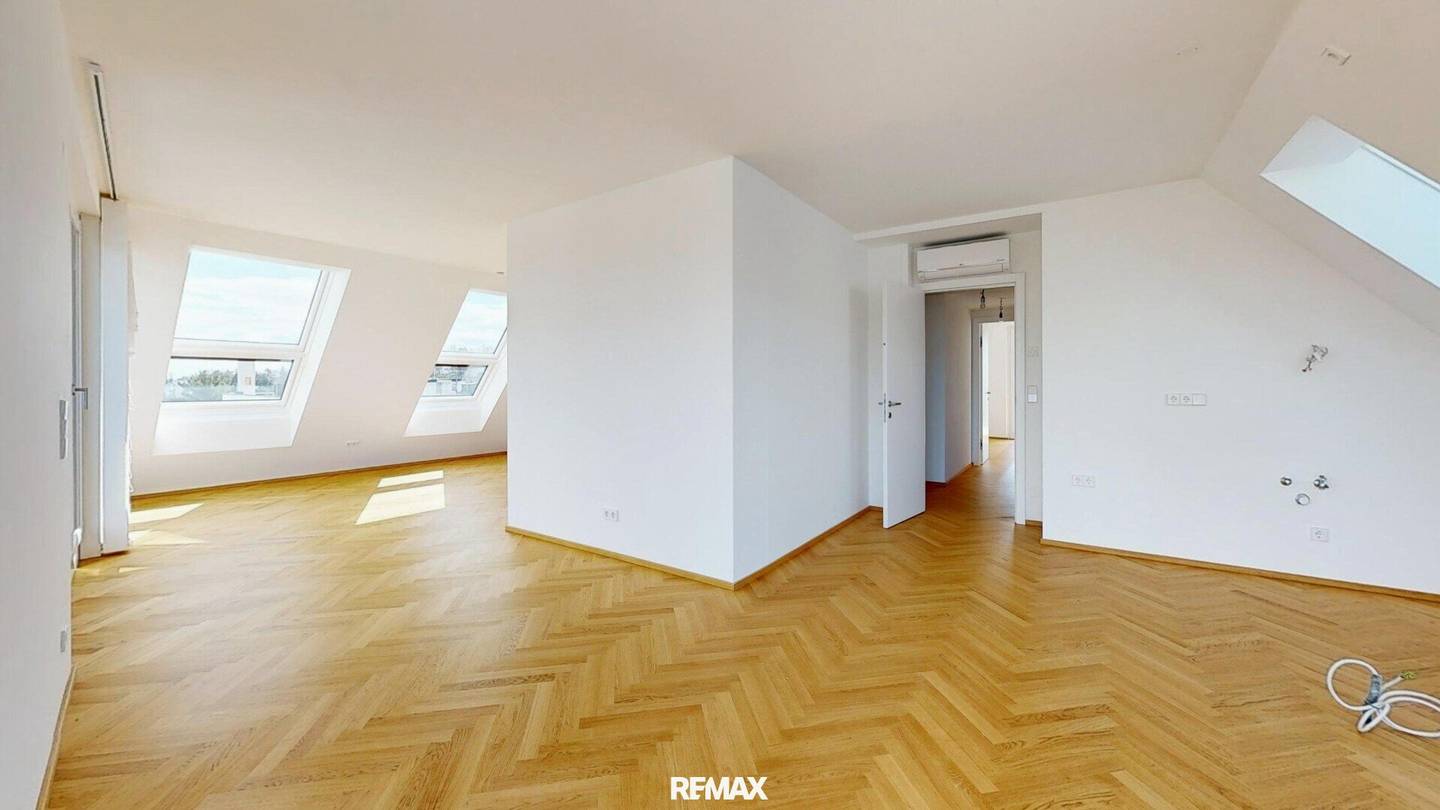 Penthouse Brand New Direct Lift Glanzing