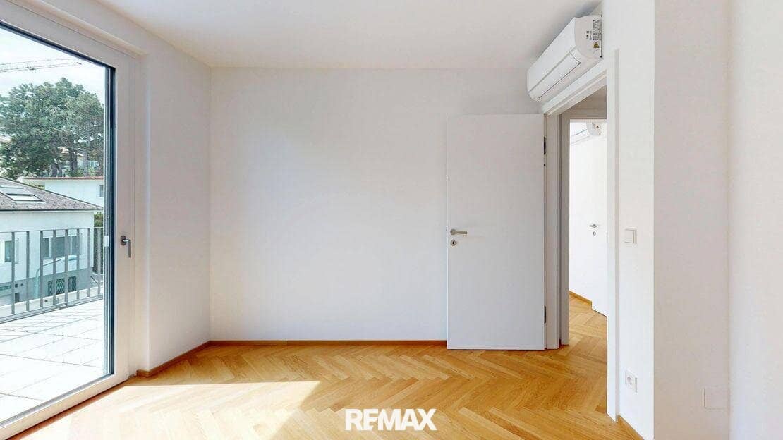Penthouse Brand New Direct Lift Glanzing