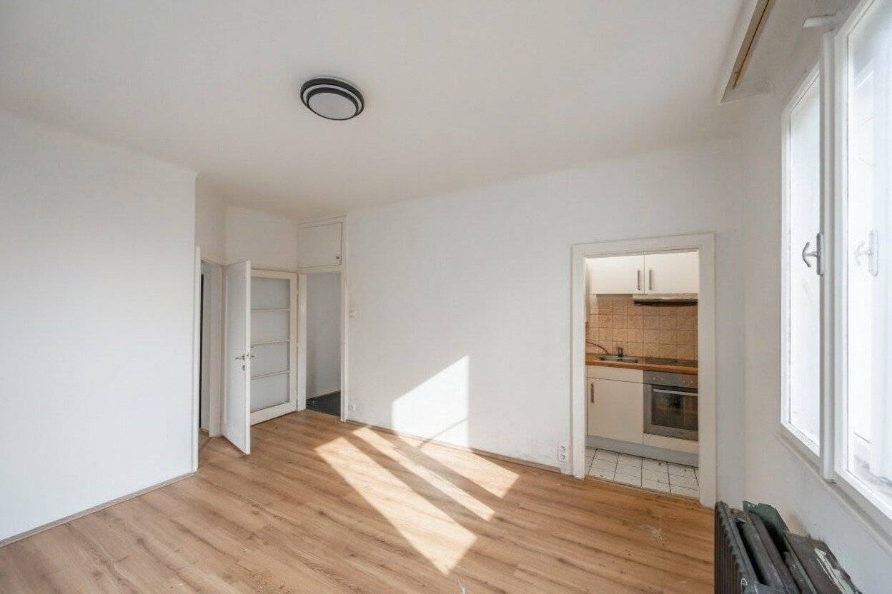 Wohnung mit Balkon und separater Küche in Grünlage