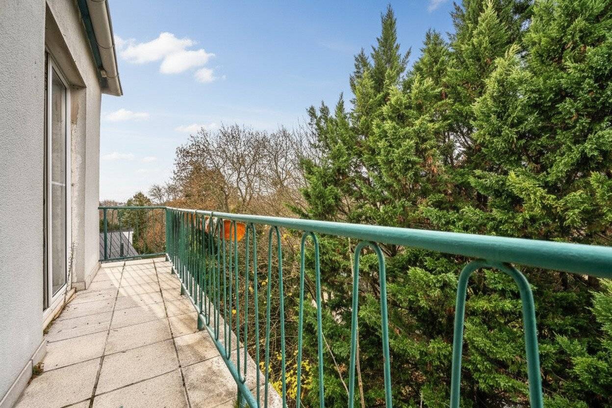Wohnung mit Balkon und separater Küche in Grünlage
