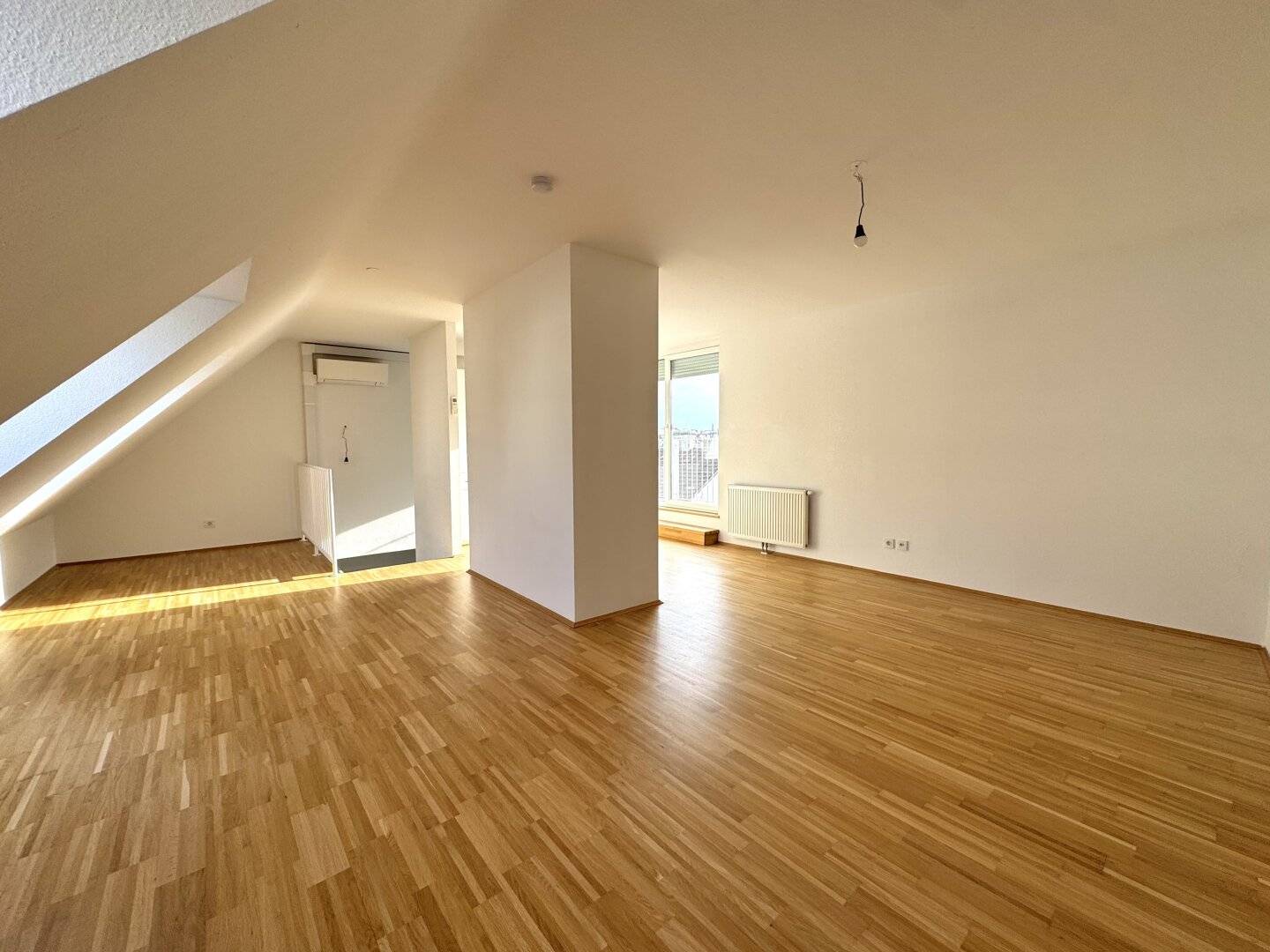 Attic maisonette with courtyard facing terrace air conditioned