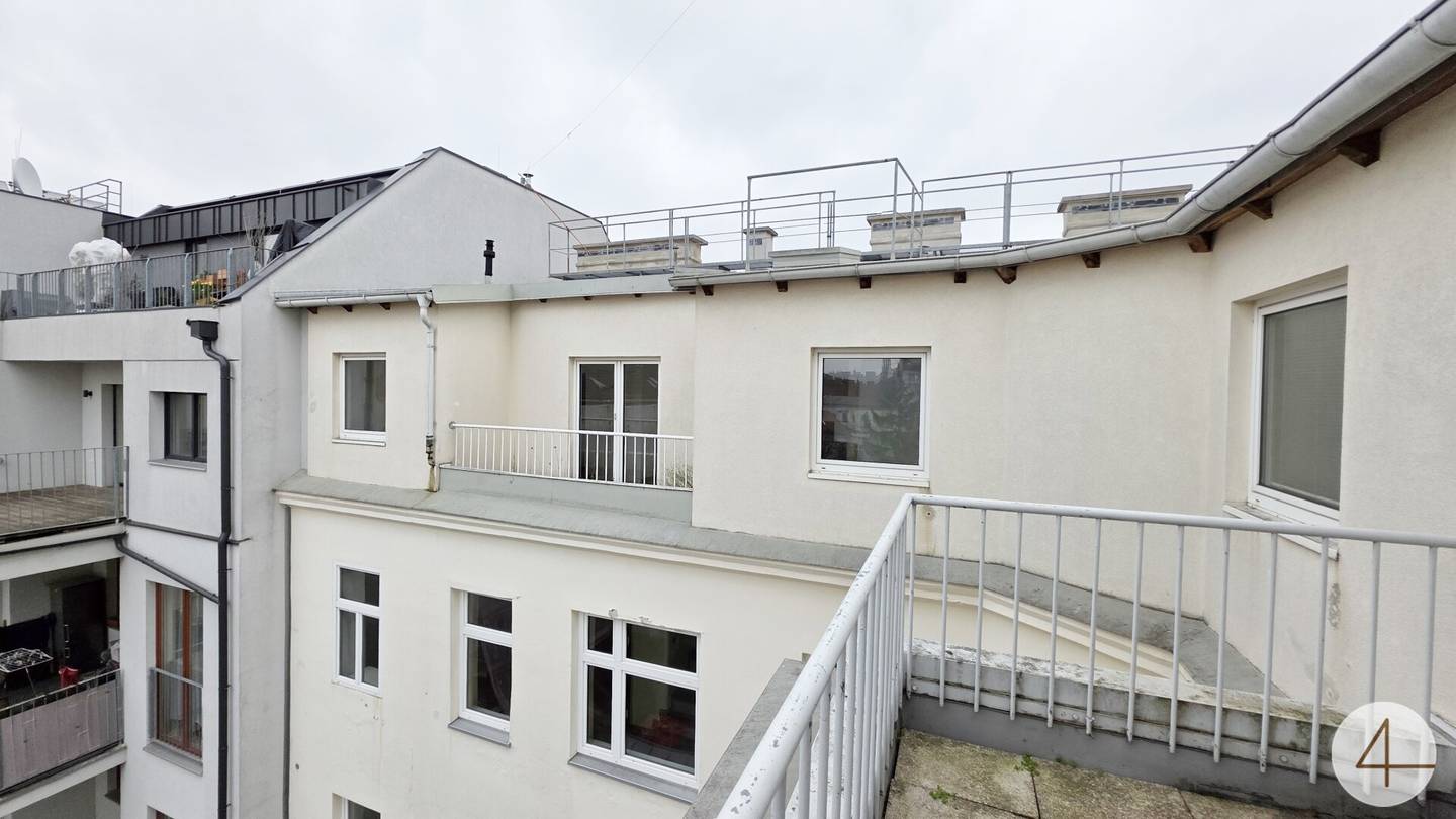 Dachgeschosswohnung mit Terrasse nahe U Bahn ruhiger Innenhof
