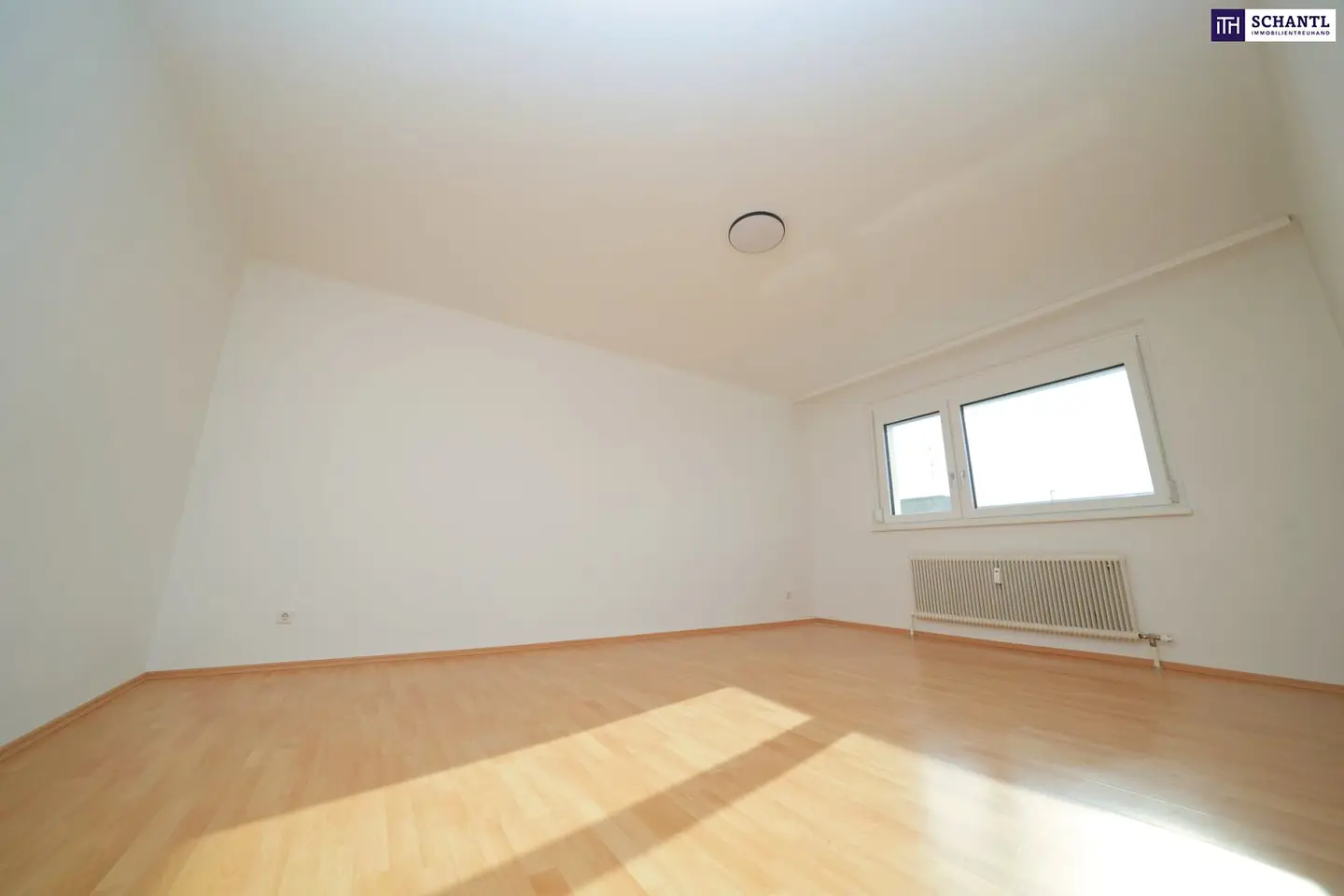 Stilvolle 2-Zimmer-Wohnung mit Westbalkon in Graz-Innenstadt – saniert