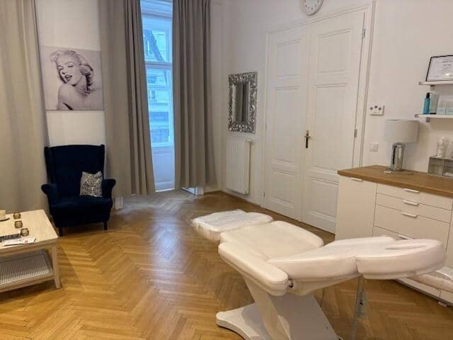 Apartment Generous space newly renovated good transport links German