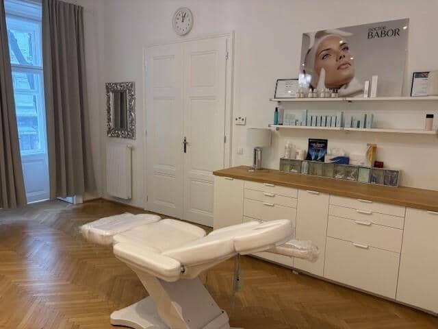 Apartment Generous space newly renovated good transport links German