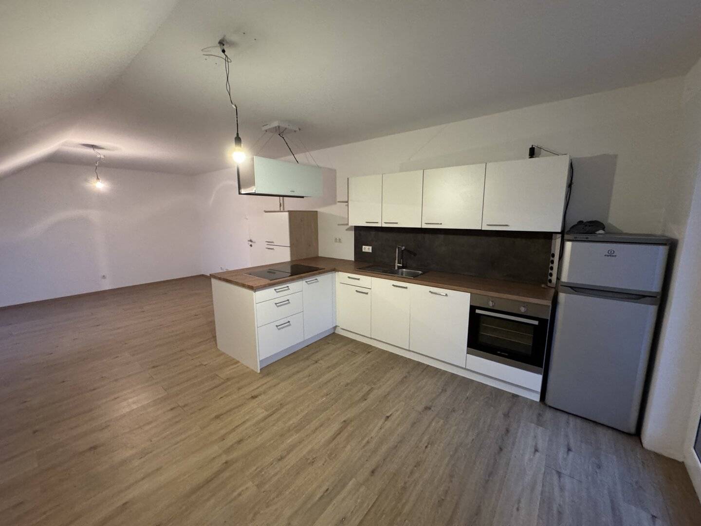 Spacious four room attic apartment with balcony immediately available
