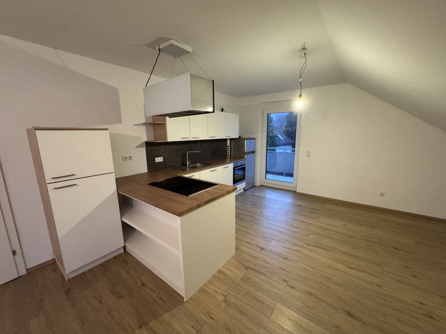 Spacious four room attic apartment with balcony immediately available