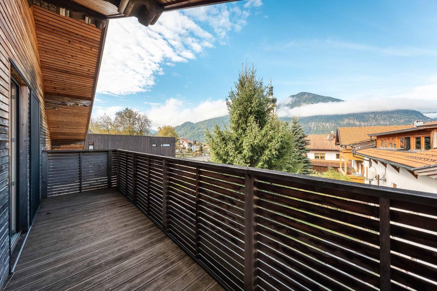 Attic apartment near the border with mountain view and first occupancy