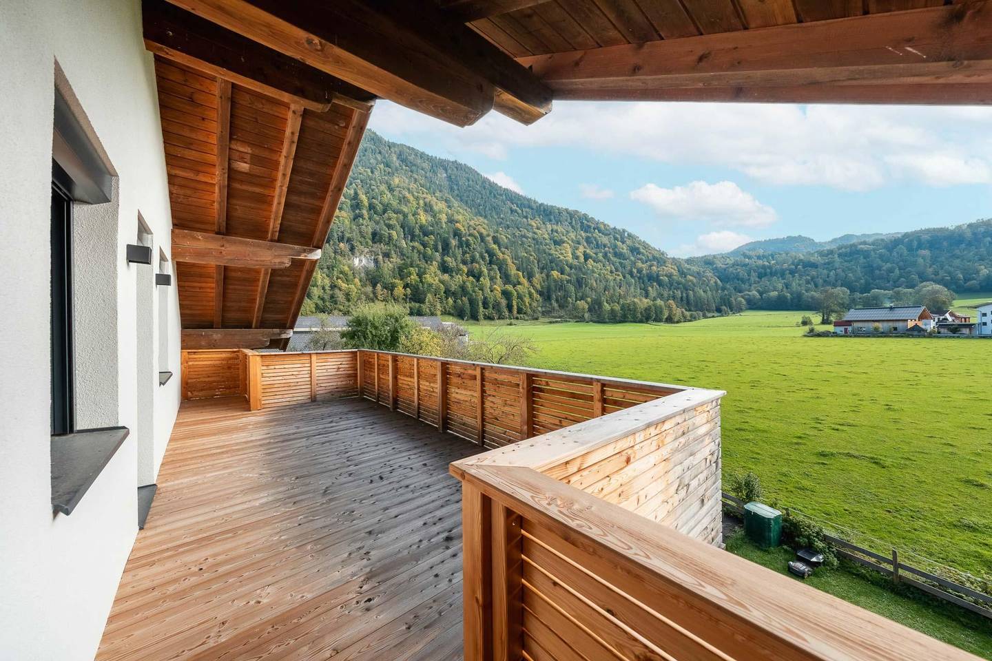 Attic apartment near the border with mountain view and first occupancy