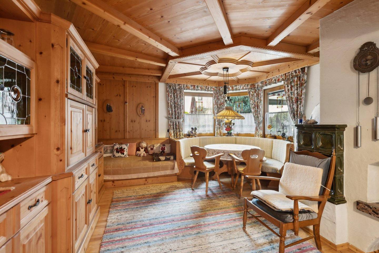 Bungalow mit Pool in zentraler Bestlage