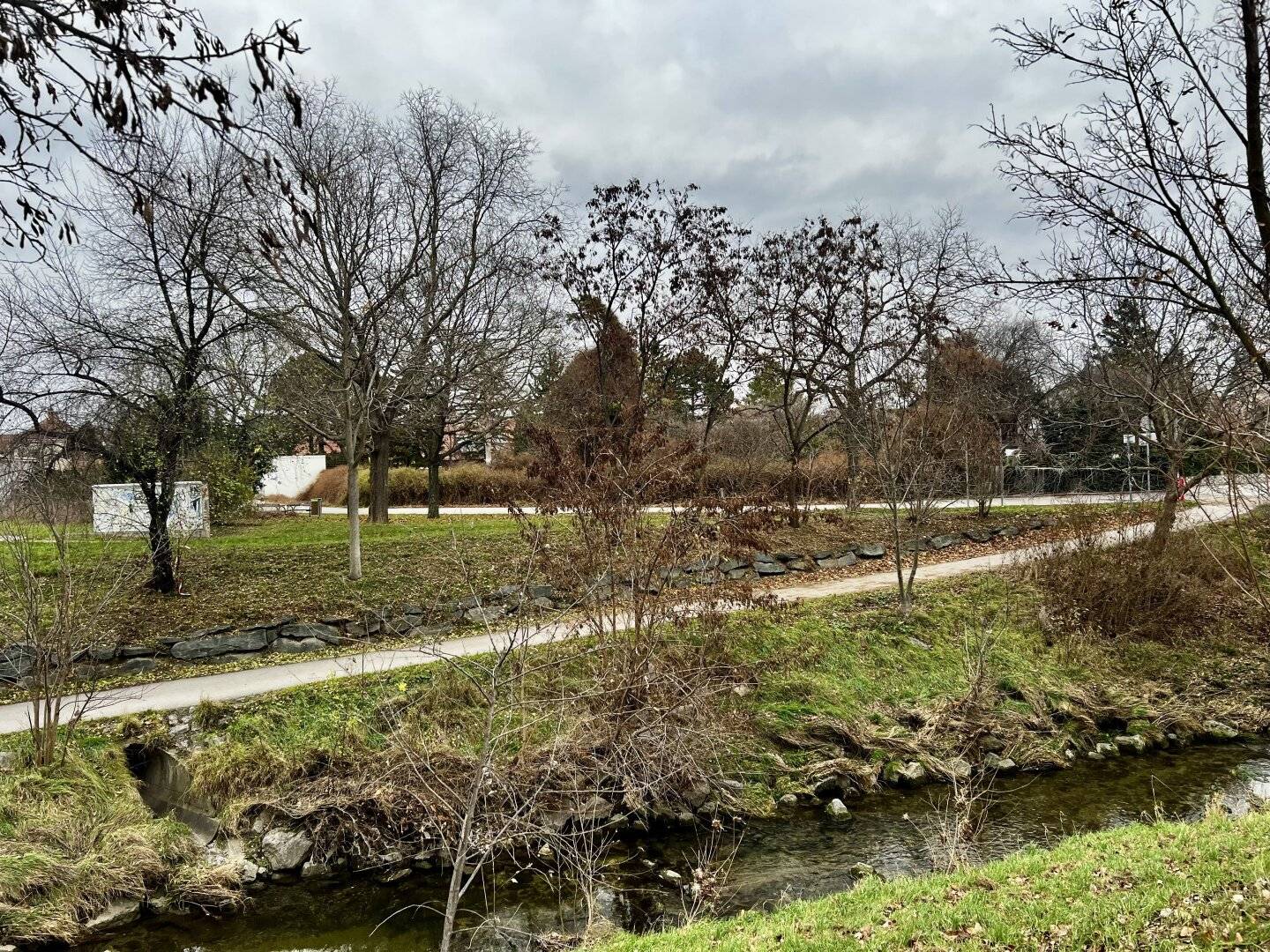 Baugrundstück in Wien Oberlaa mit Baubewilligung, 1283 m² Grundfläche
