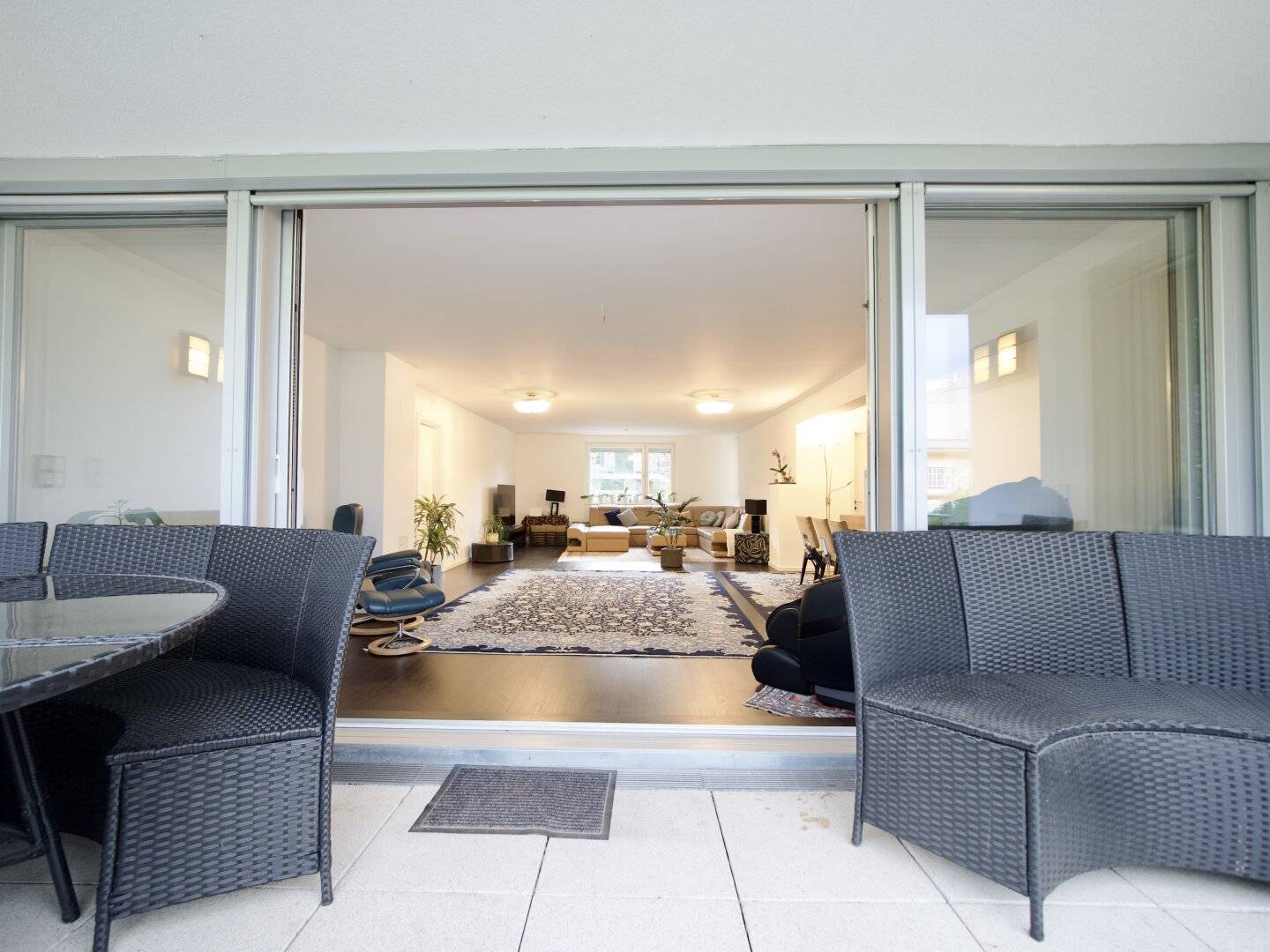 Apartment with West Terrace and Parking Spaces