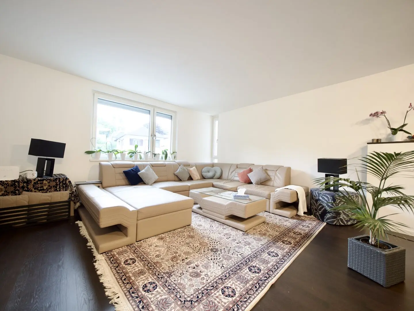 Apartment with West Terrace and Parking Spaces