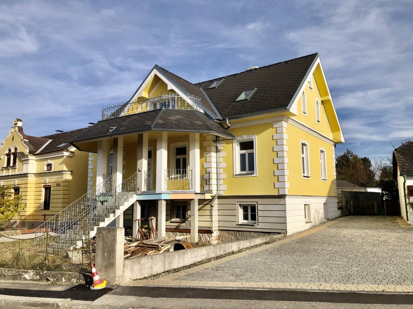 Turn of the century villa with garage and southeast facing garden