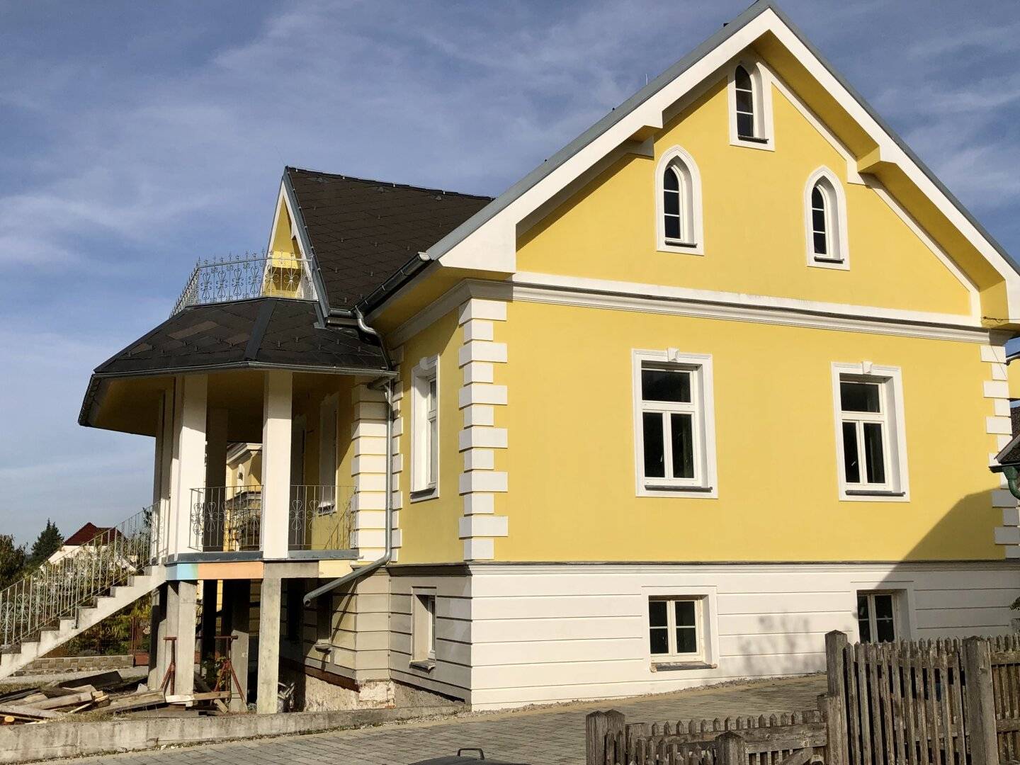 Turn of the century villa with garage and southeast facing garden