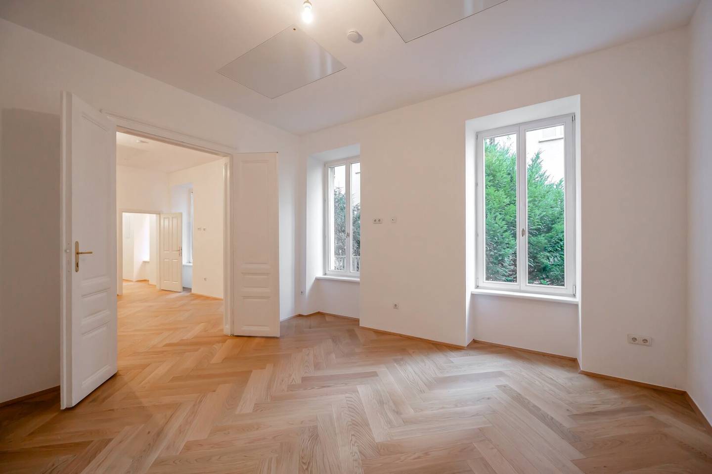 Apartment in a historic style building with balcony near Augarten