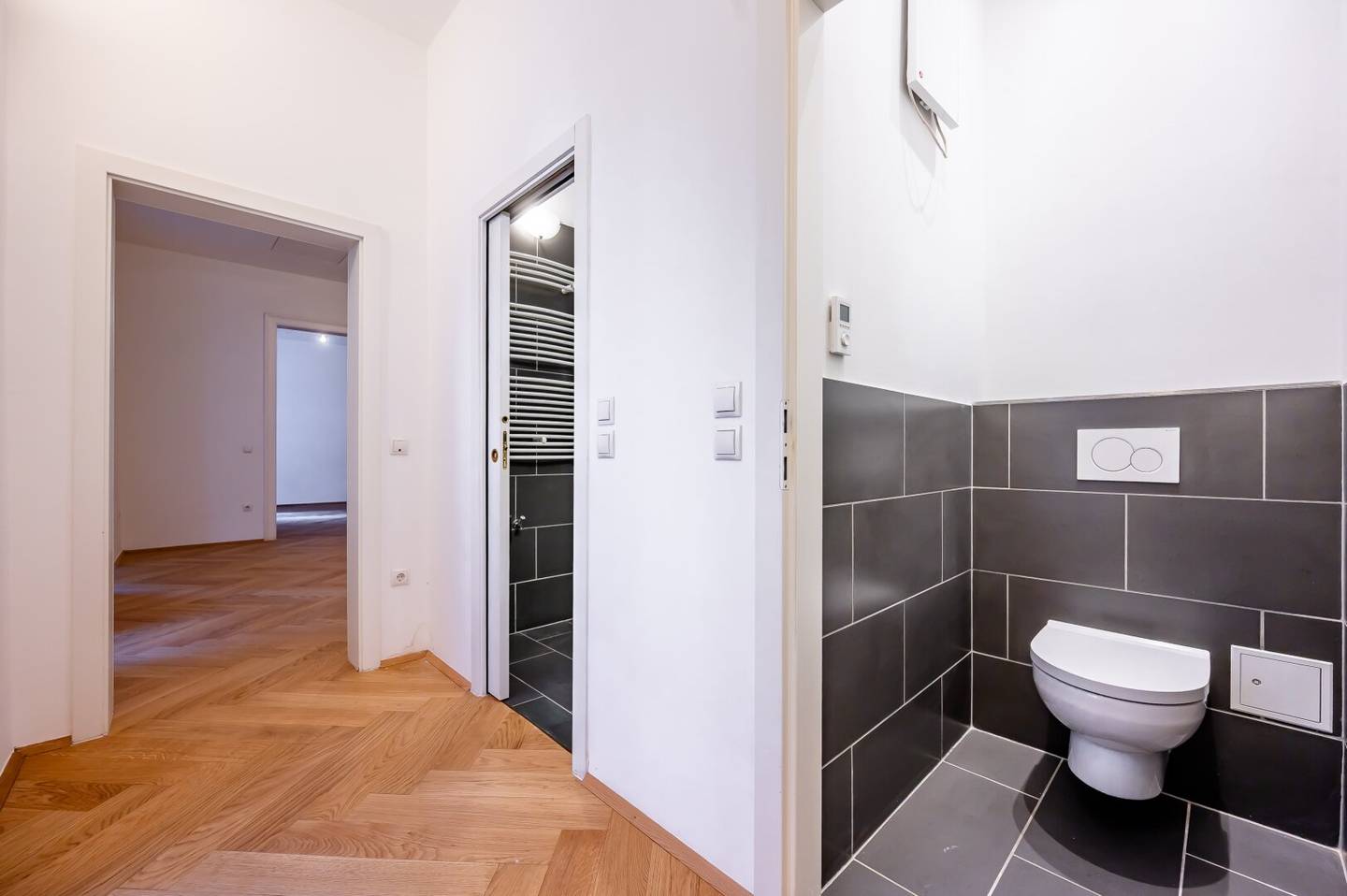 Apartment in a historic style building with balcony near Augarten