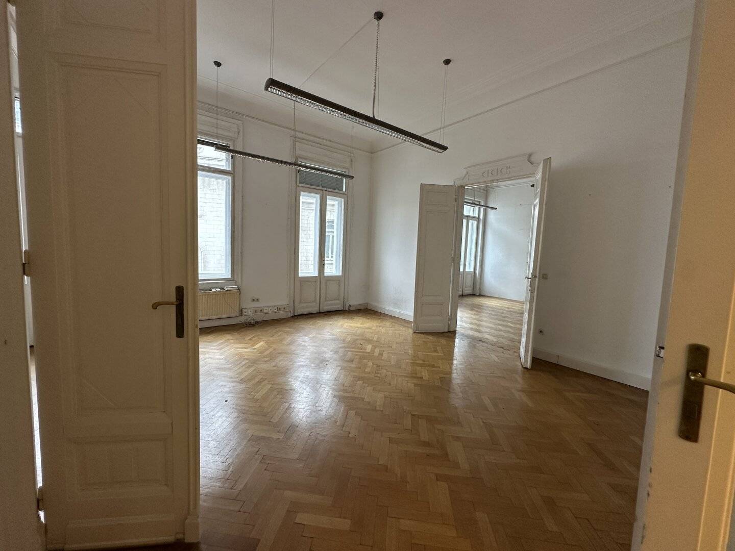 Büro/Praxis 303 m2 in 1040 Wien nahe Karlskirche, flexibel & zentral