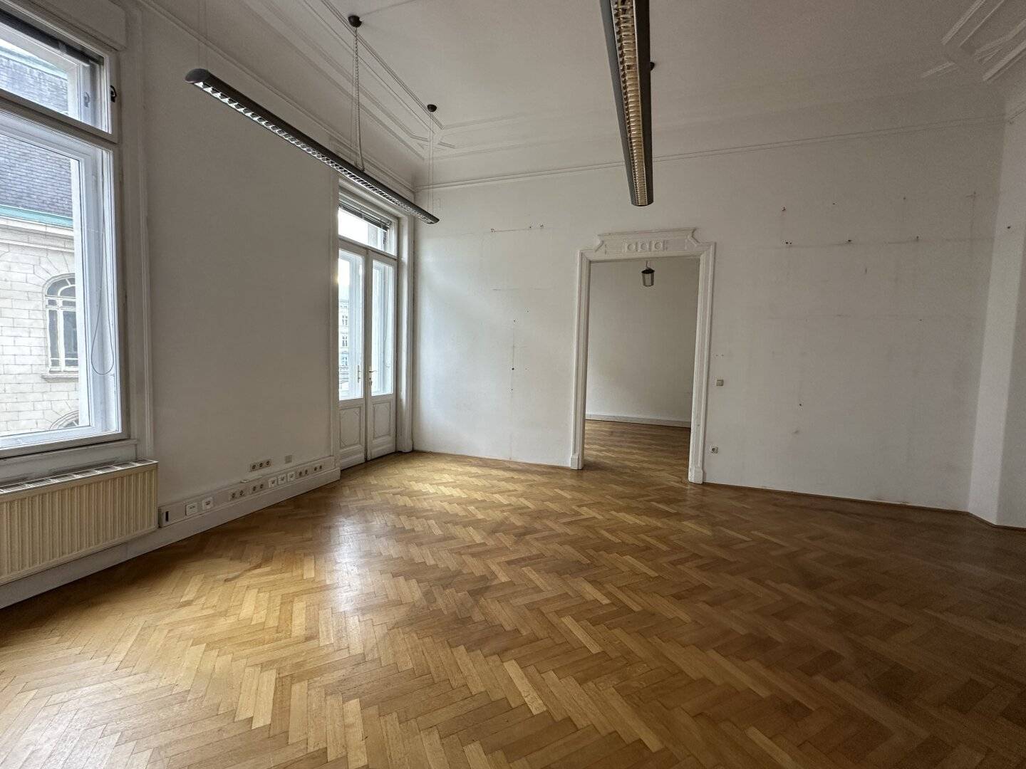 Büro/Praxis 303 m2 in 1040 Wien nahe Karlskirche, flexibel & zentral