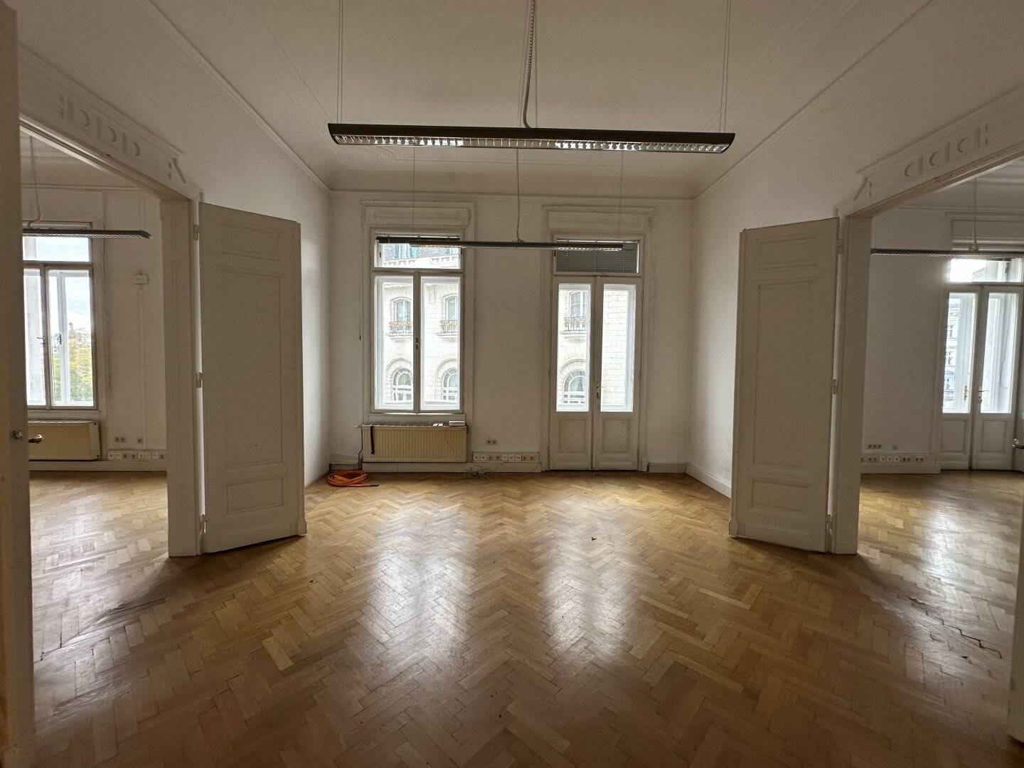 Büro/Praxis 303 m2 in 1040 Wien nahe Karlskirche, flexibel & zentral