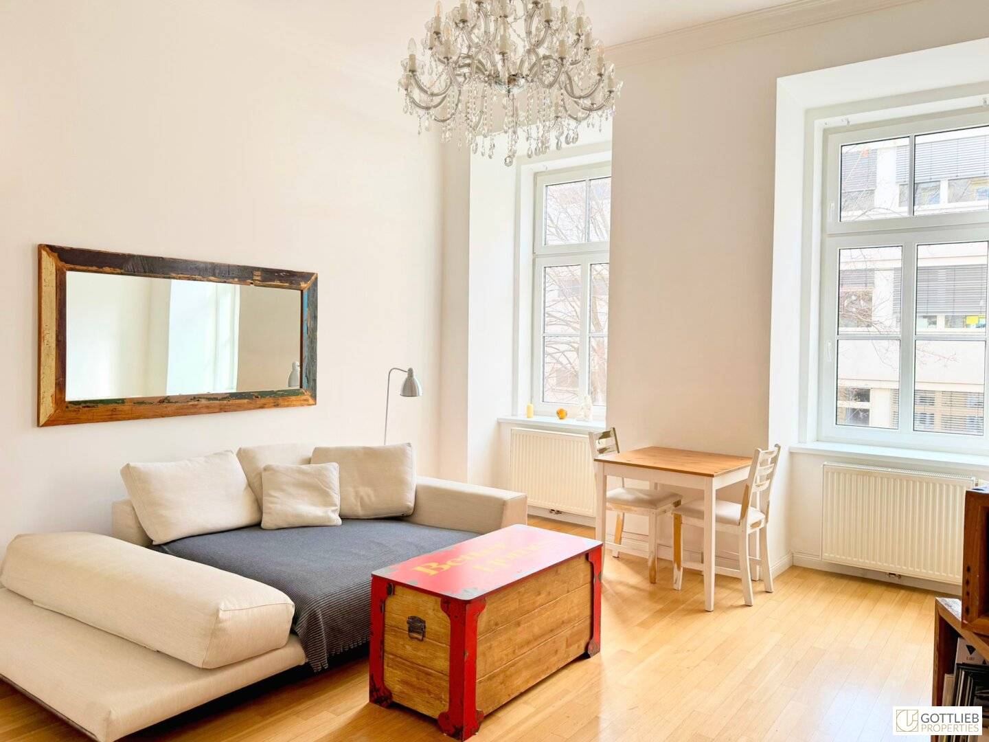 Prime location at Hamerlingplatz Sunny and furnished 2-room period apartment in suburban house