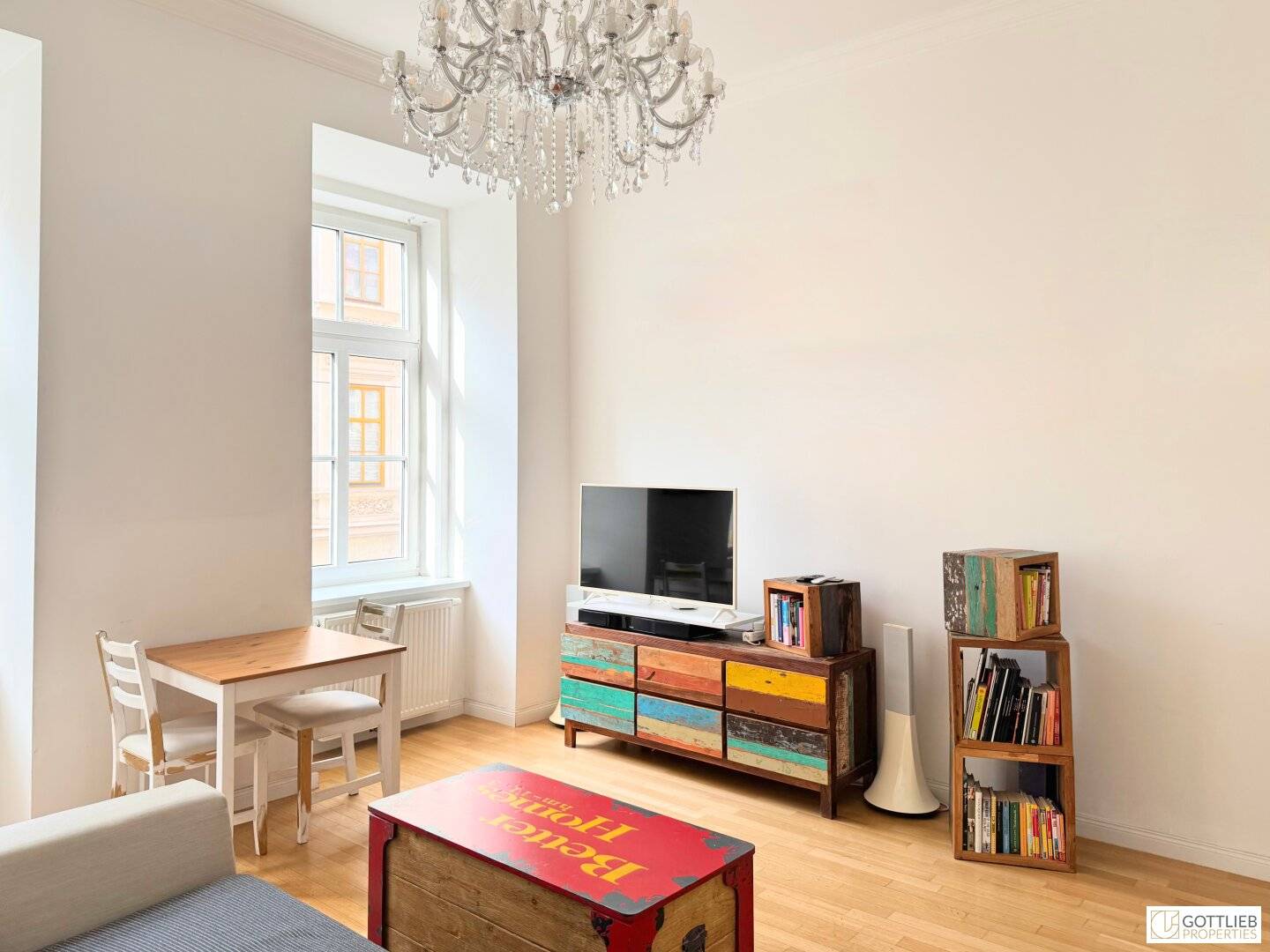 Prime location at Hamerlingplatz Sunny and furnished 2-room period apartment in suburban house