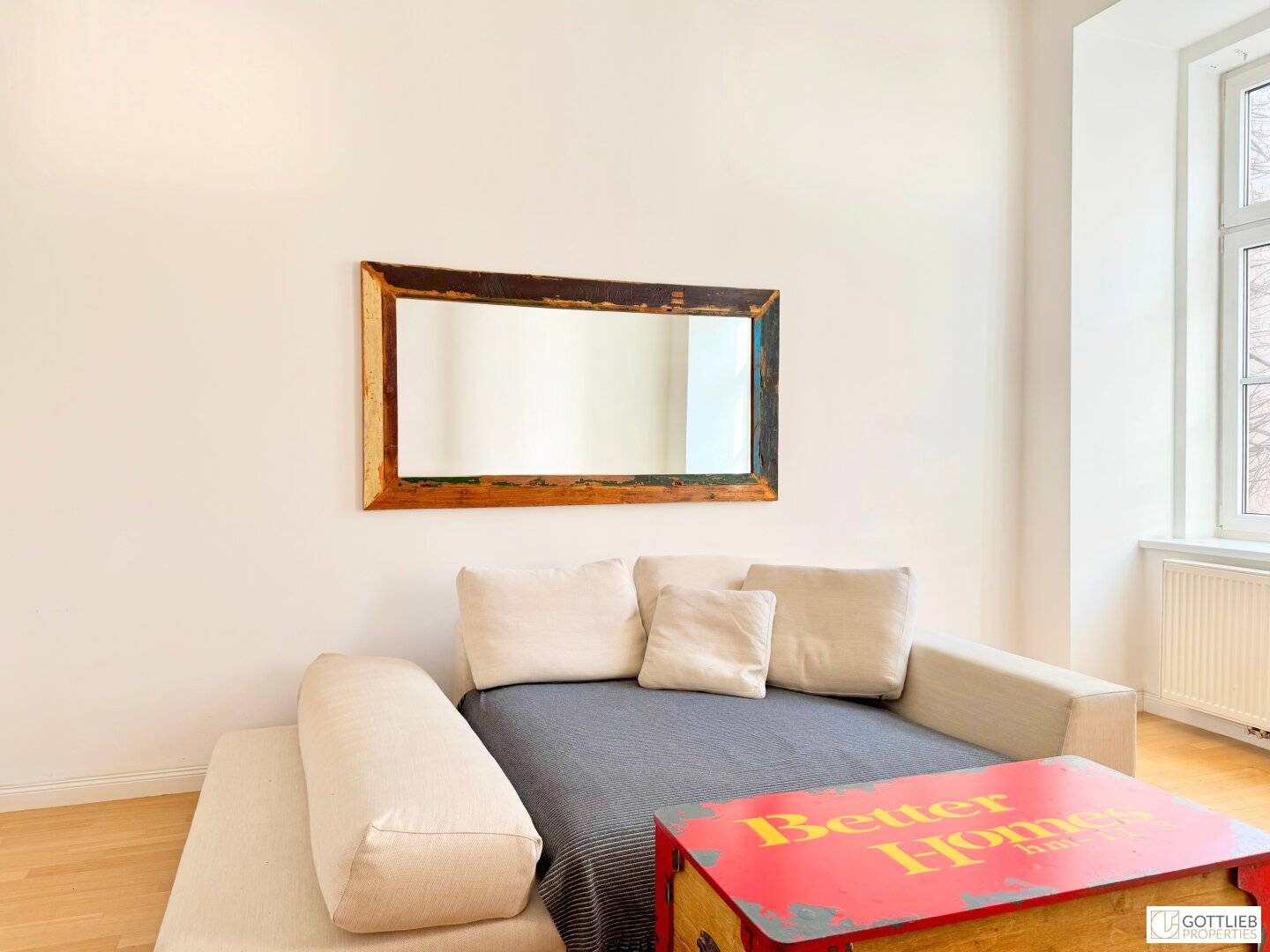 Prime location at Hamerlingplatz Sunny and furnished 2-room period apartment in suburban house