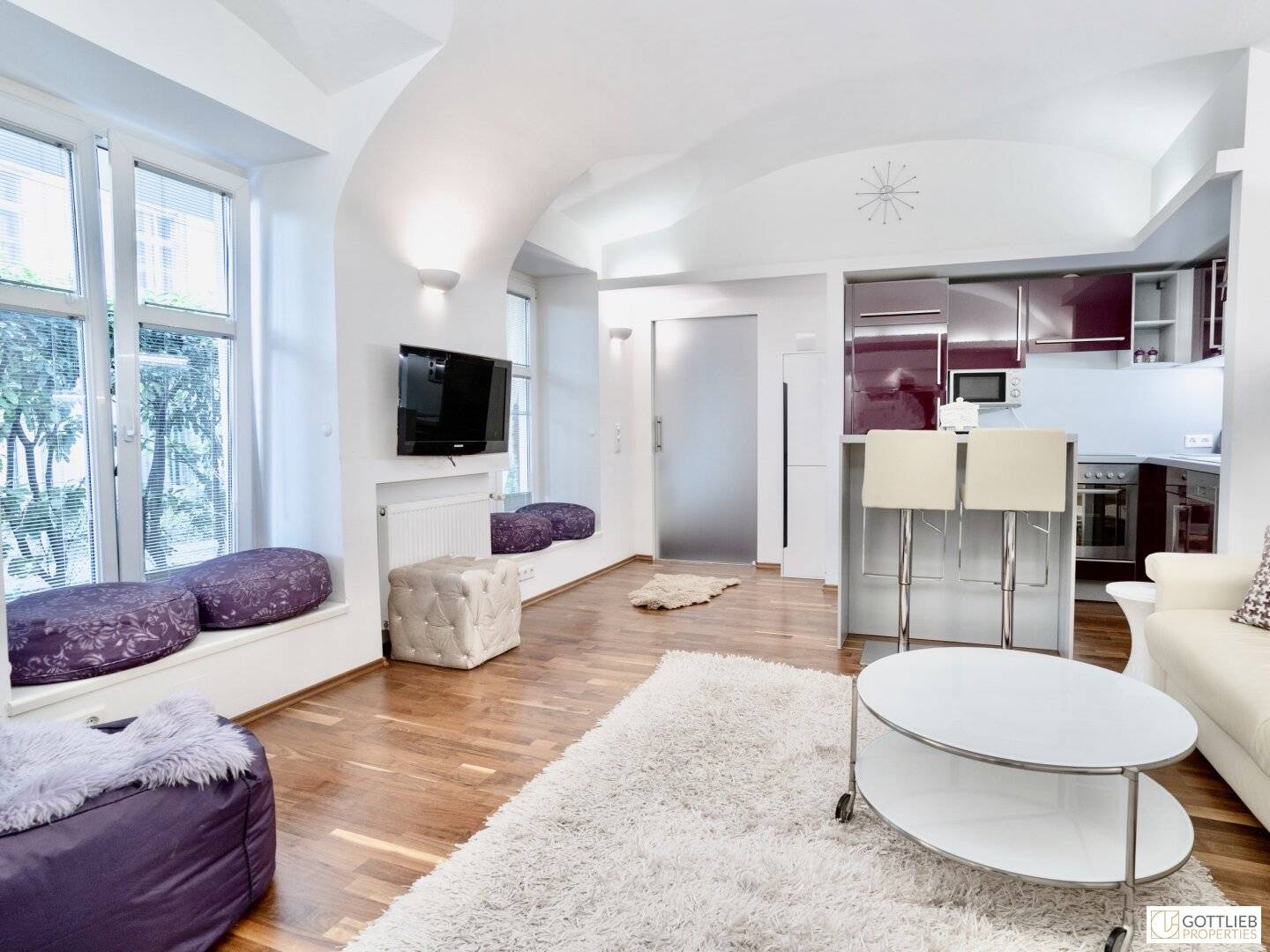 Bestlage Nähe Mariahilferstraße! Sonniges 2-Zimmer-Büro mit Eigengarten in Biedermeier-Haus