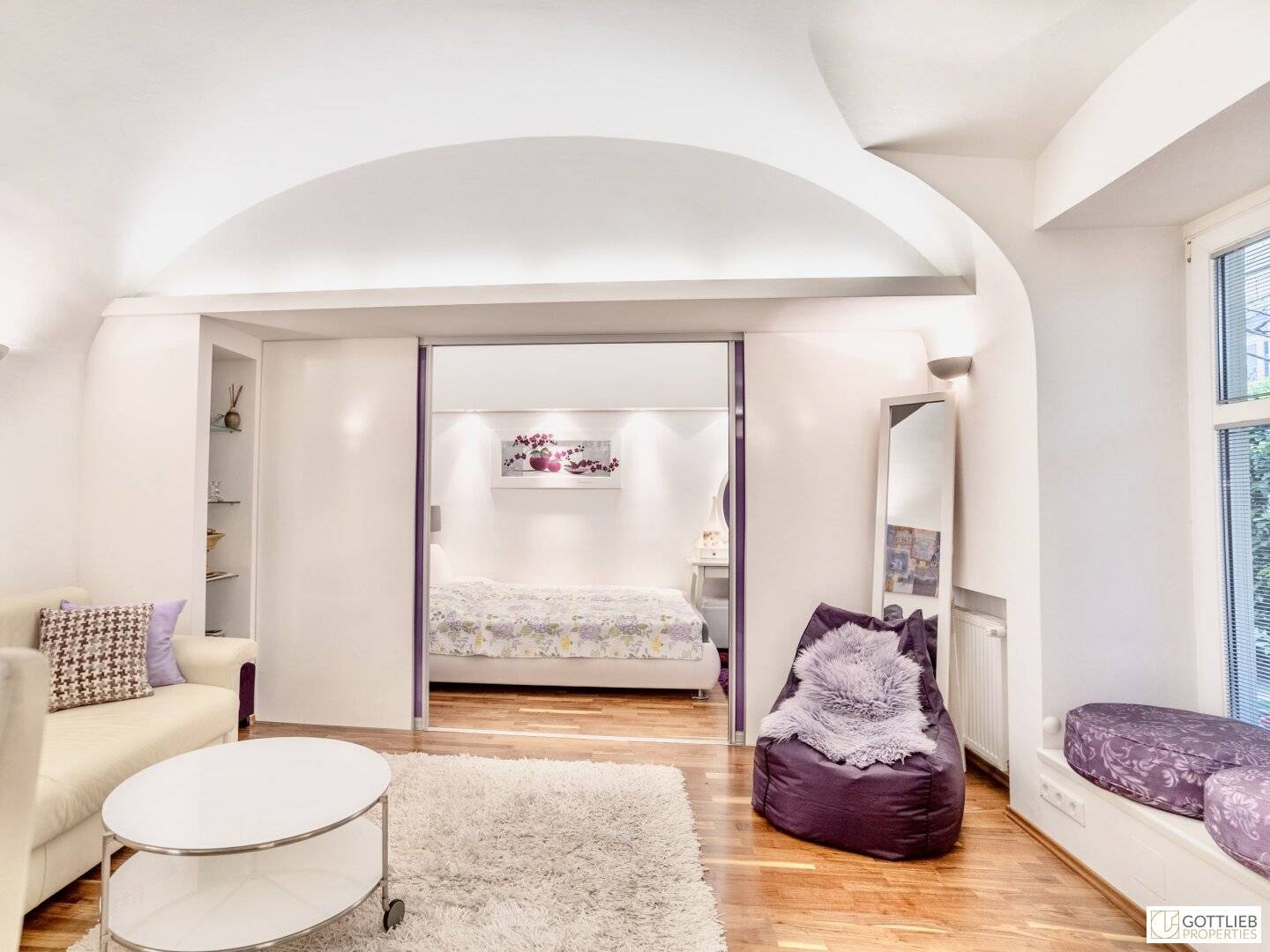 Bestlage Nähe Mariahilferstraße! Sonniges 2-Zimmer-Büro mit Eigengarten in Biedermeier-Haus