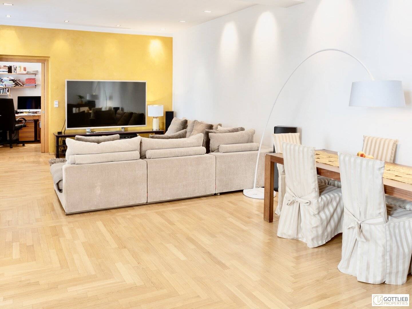 Bestlage Nähe Mariahilferstraße! Exquisite 6-Zimmer-Maisonette-Wohnung mit romantischem Eigengarten und Garagenplatz