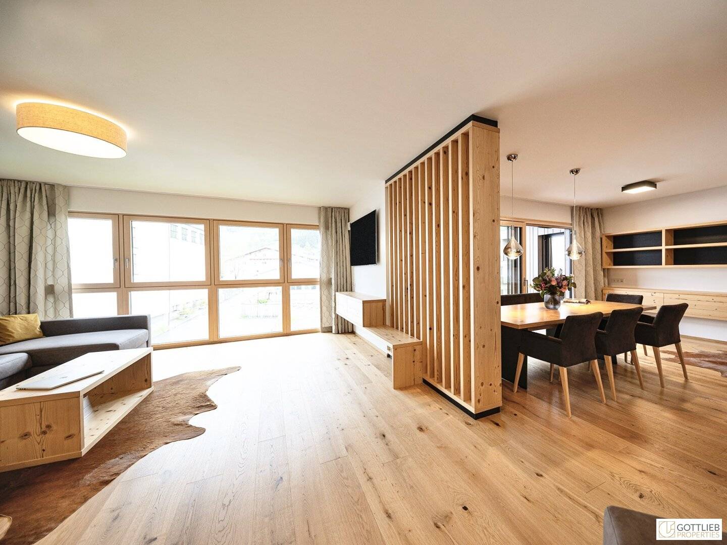 Penthouse with southwest loggia and mountain view and two parking spaces
