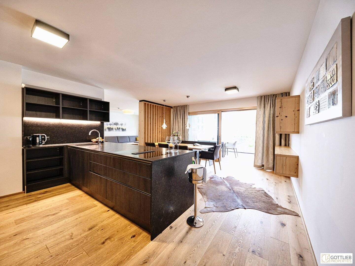 Penthouse with southwest loggia and mountain view and two parking spaces
