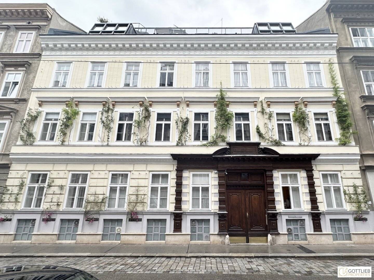 Bestlage nahe Belvedere!  Luxuriöse  3-Zimmer-Erstbezug-Dachgeschoss-Wohnung mit zwei Balkonen in historischem Gebäude