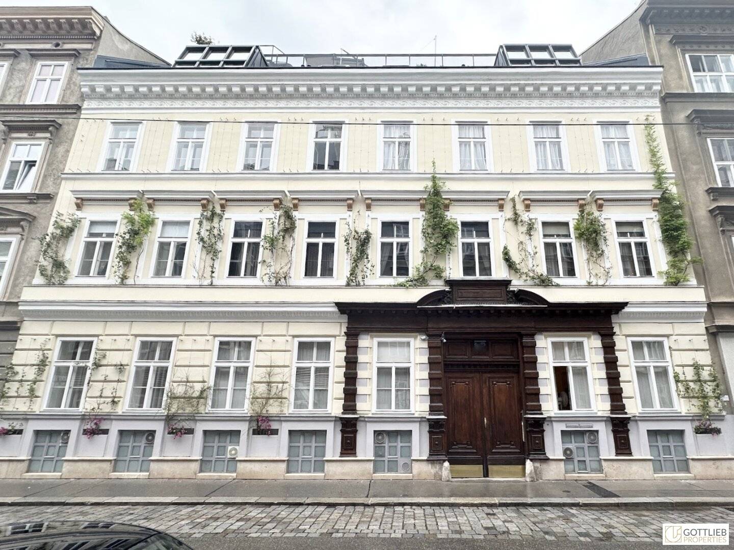 Bestlage nahe Belvedere!  Luxuriöse  3-Zimmer-Erstbezug-Dachgeschoss-Wohnung mit zwei Balkonen in historischem Gebäude