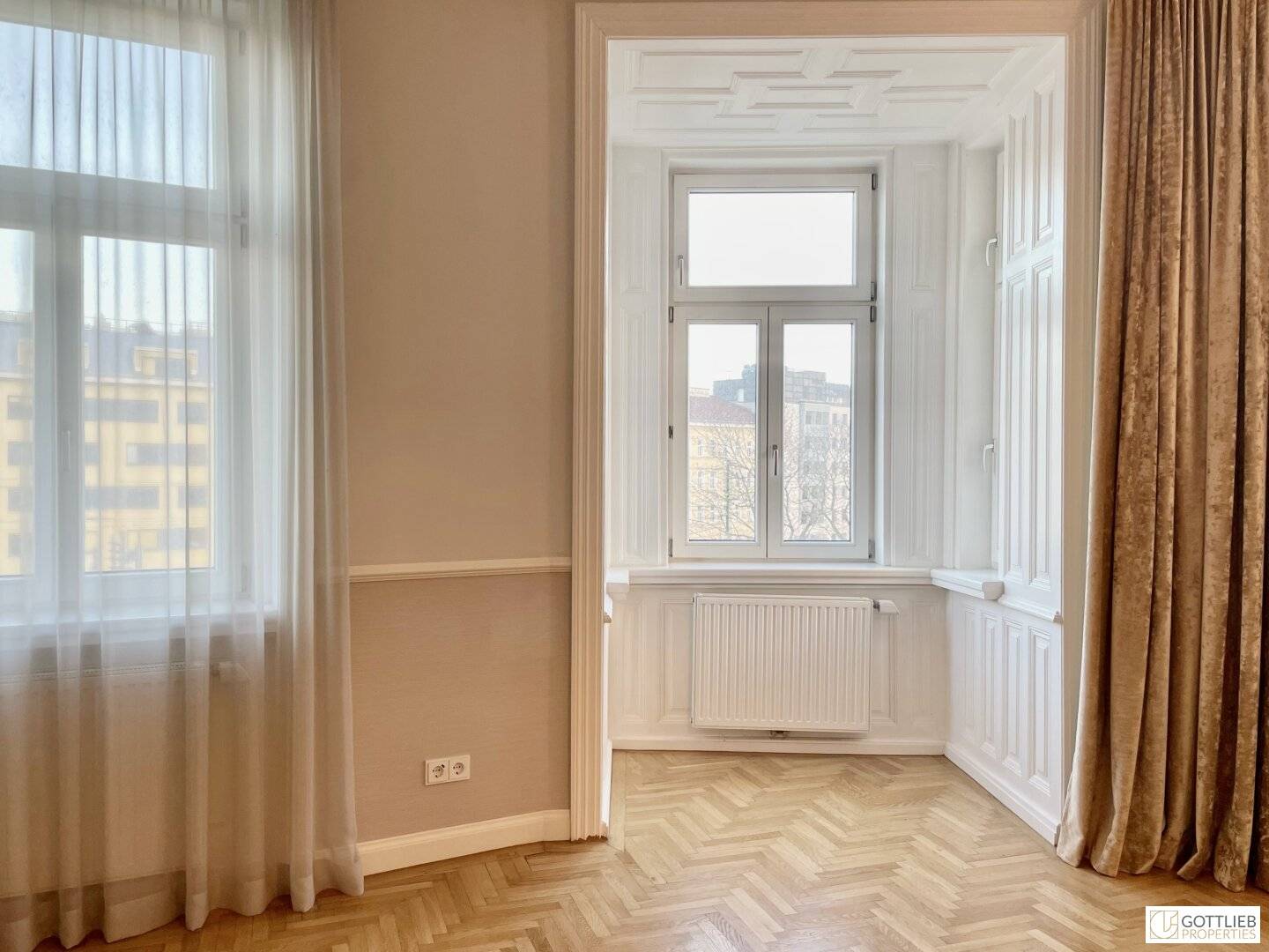 Westbahnhof and U-Bahn proximity! Mostly extensively renovated, furnished apartment package with Airbnb suitability in Art Nouveau building