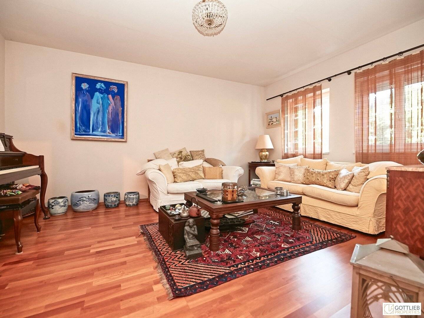 Stadtgrenze von Wien! Elegantes Einfamilienhaus mit uneinsehbarem Garten, restauriertem Weinkeller und Doppelgarage