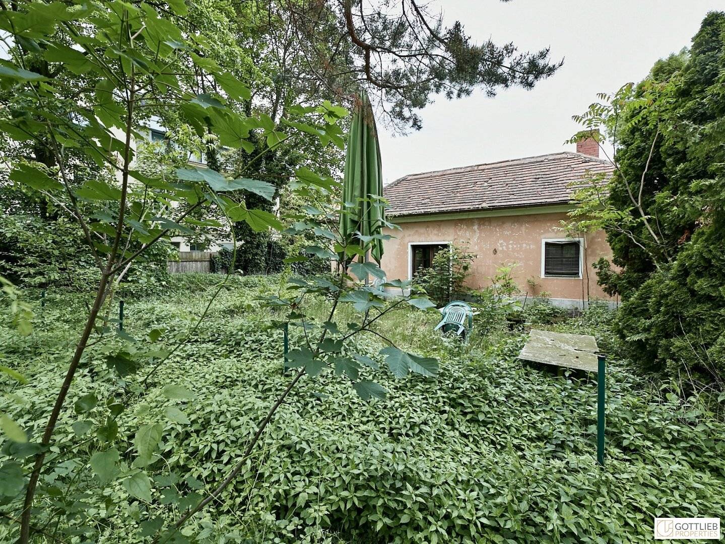 Beautiful double corner property with private garden and lots of potential
