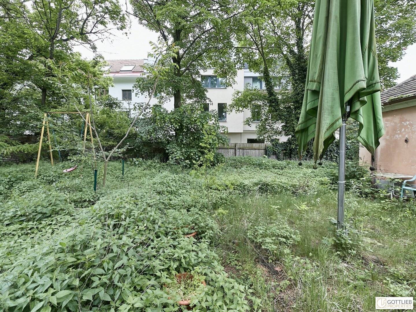 Beautiful double corner property with private garden and lots of potential