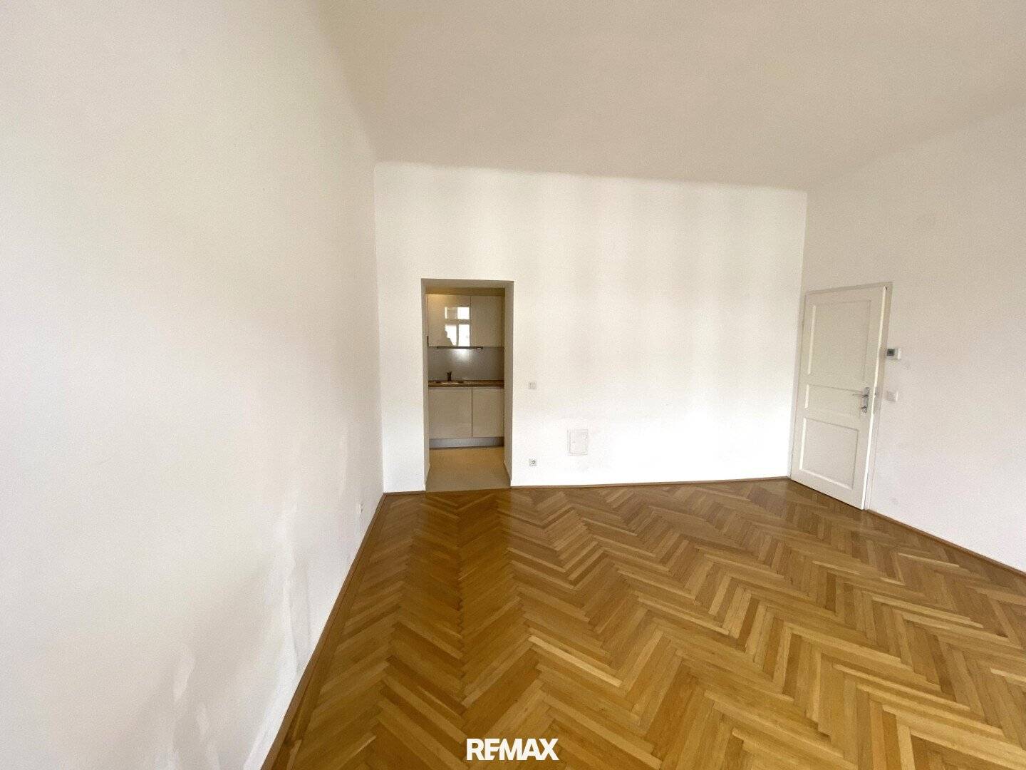 Wohnung with lift and historic flair near Schönbrunn