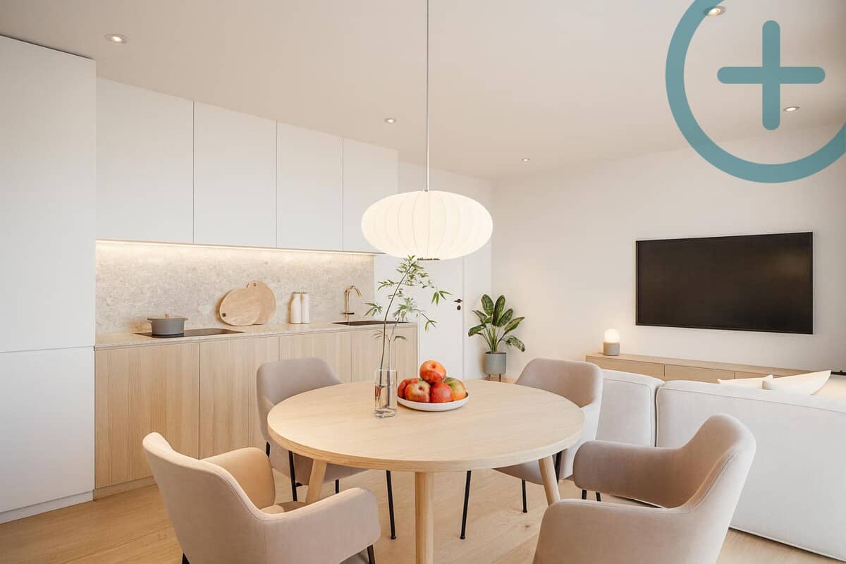Apartment with balcony and good transport links