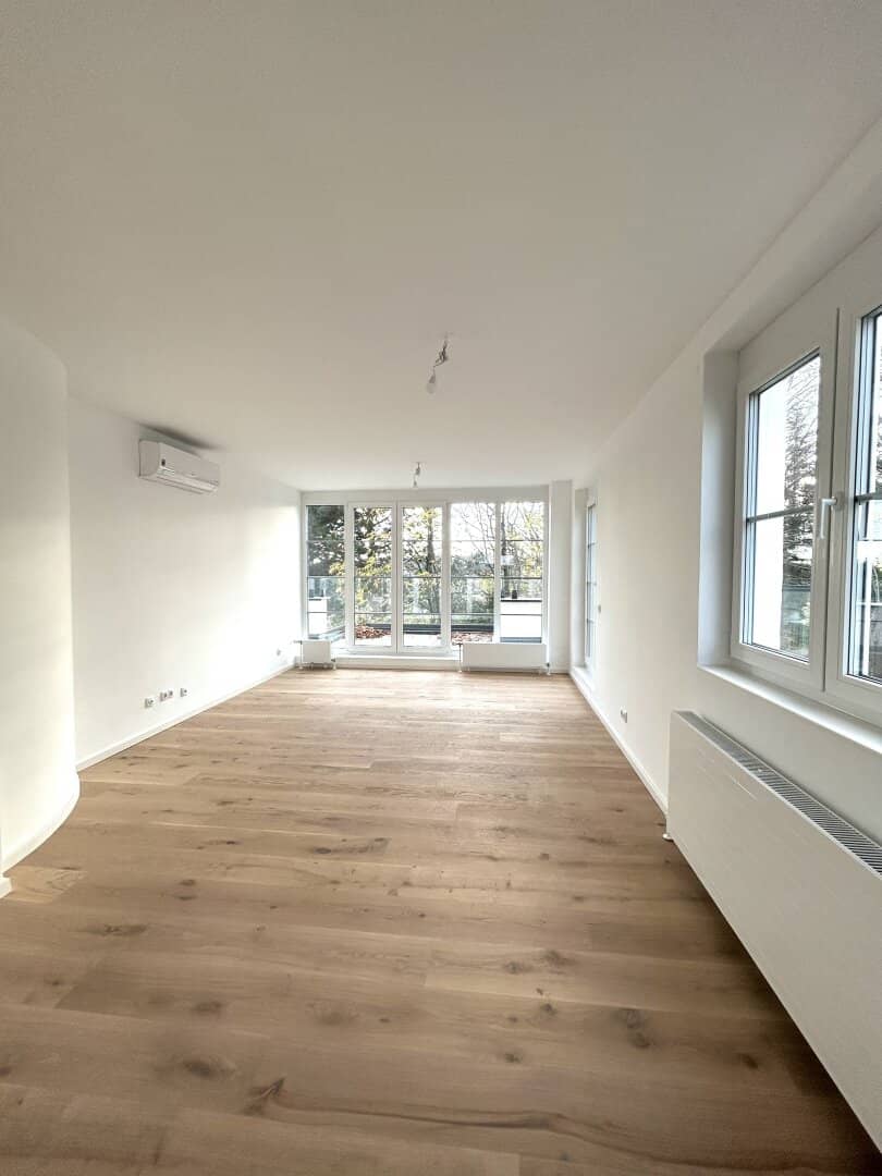 Living with a panoramic view: Stylish two-level apartment with terraces on Sieveringerstraße but not embellish anything else? no quotes etc.