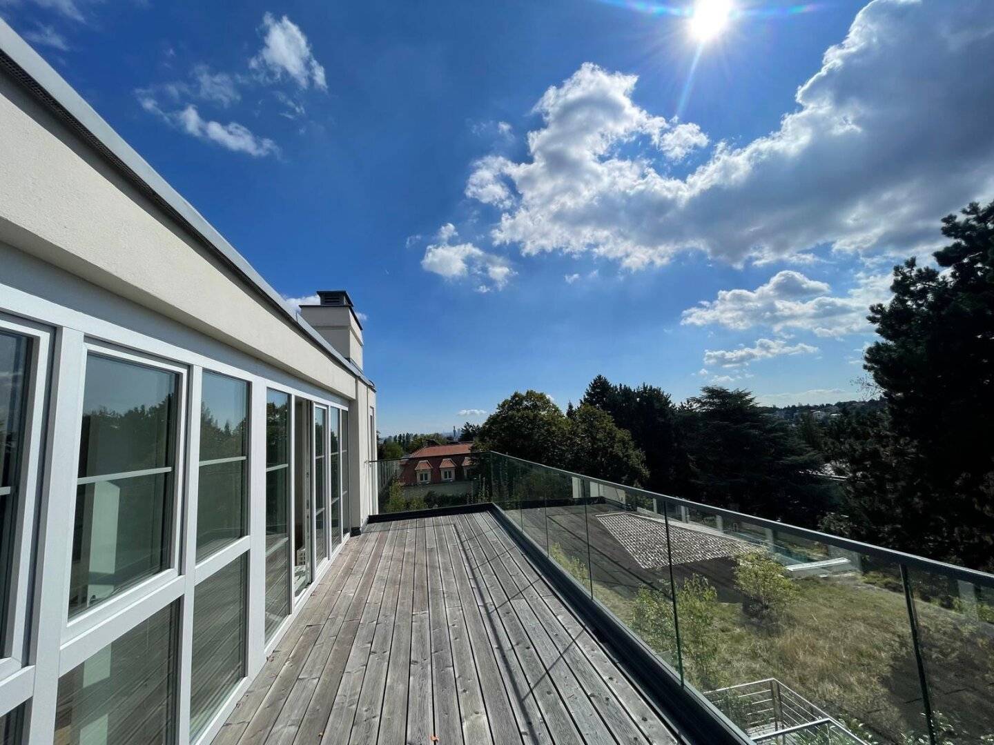 Wohnen mit Weitblick: Stilvolle 2-Ebenen-Wohnung mit Terrassen in der Sieveringerstraße