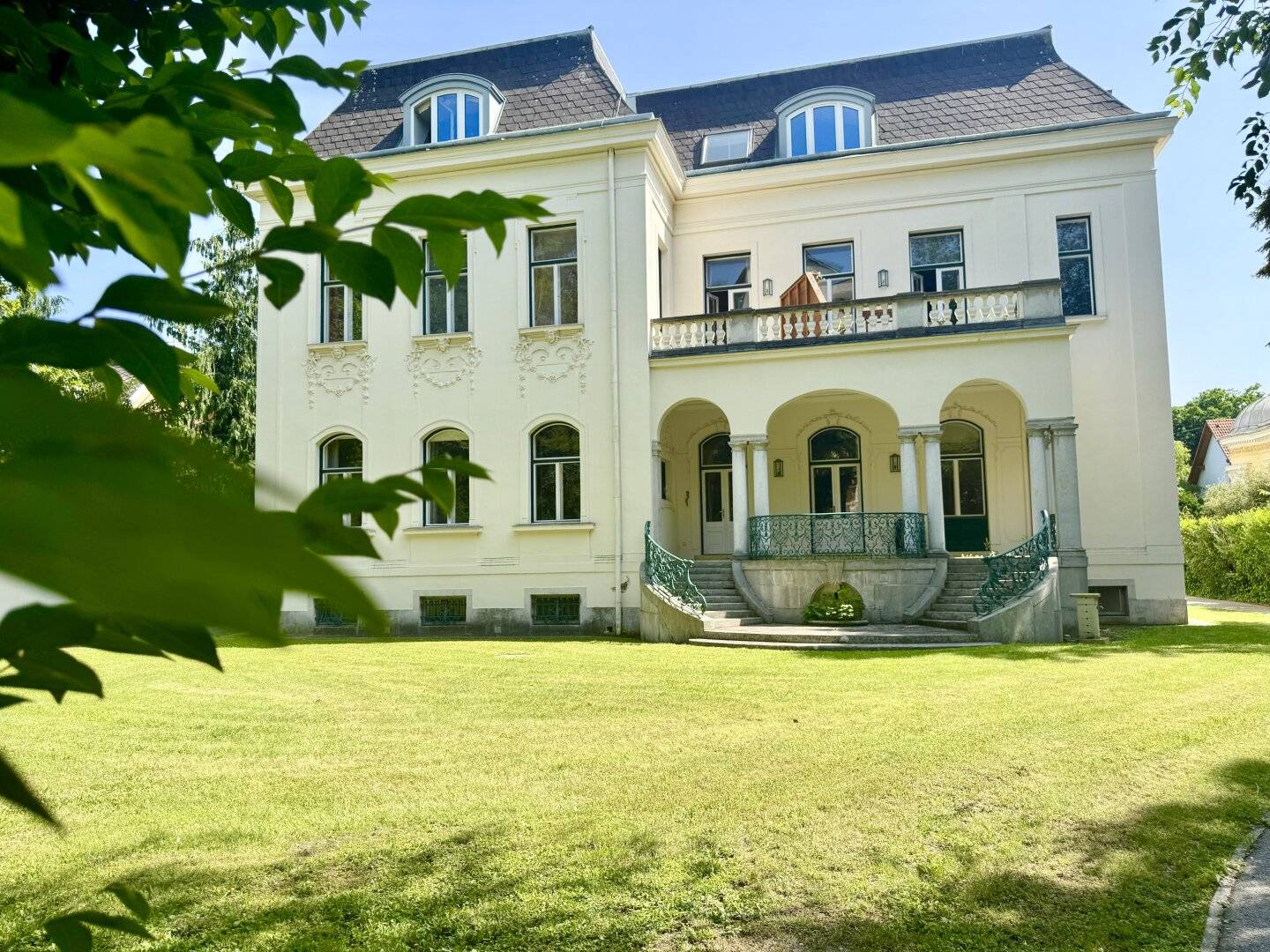 Wohnung Hochparterre Jugendstilvilla mit Terrasse