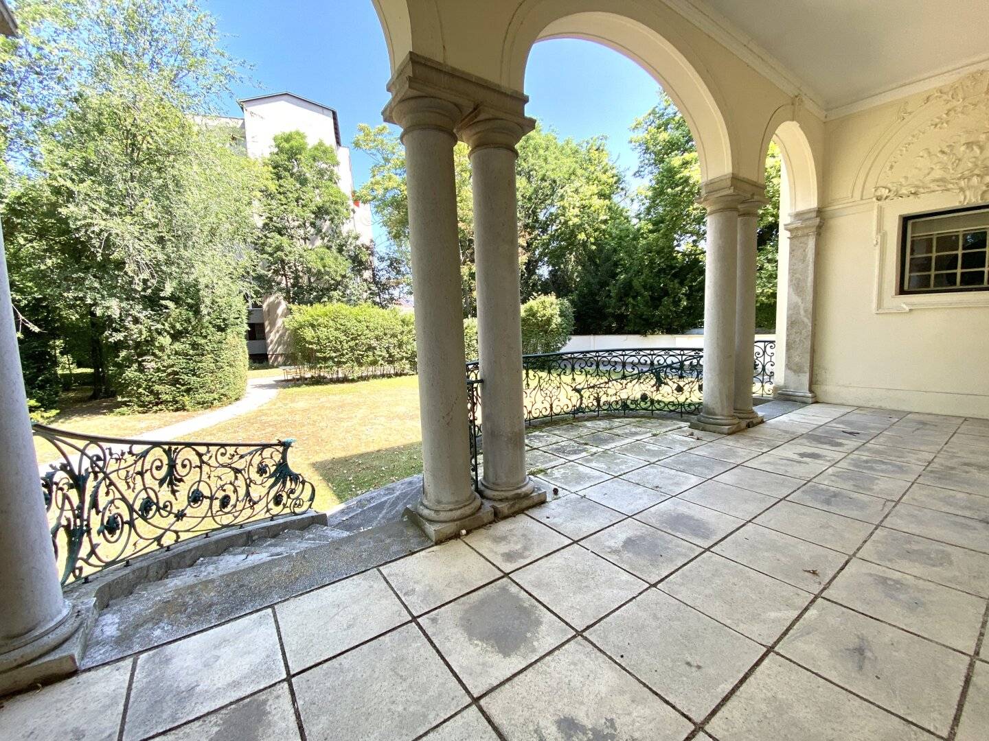 Wohnung Hochparterre Jugendstilvilla mit Terrasse