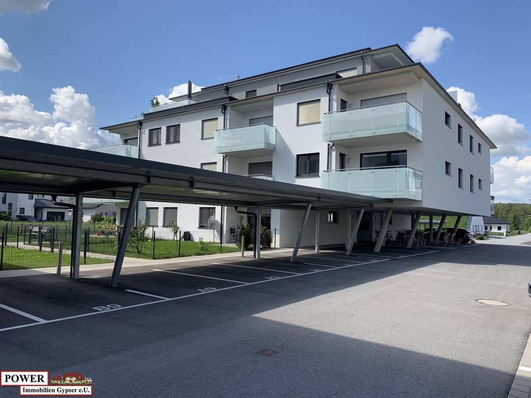 Wohnung mit Balkon und Carport nahe Bahnhof