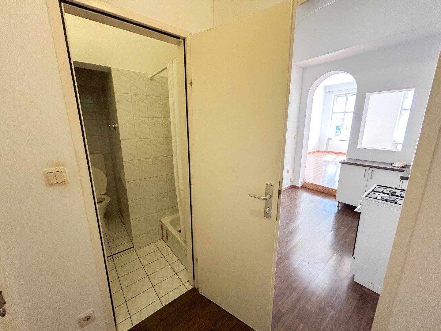 Urbaner Altbaucharme in Fußgängerzone beim Westbahnhof – hohe Decken, viel Licht & perfekte Lage
