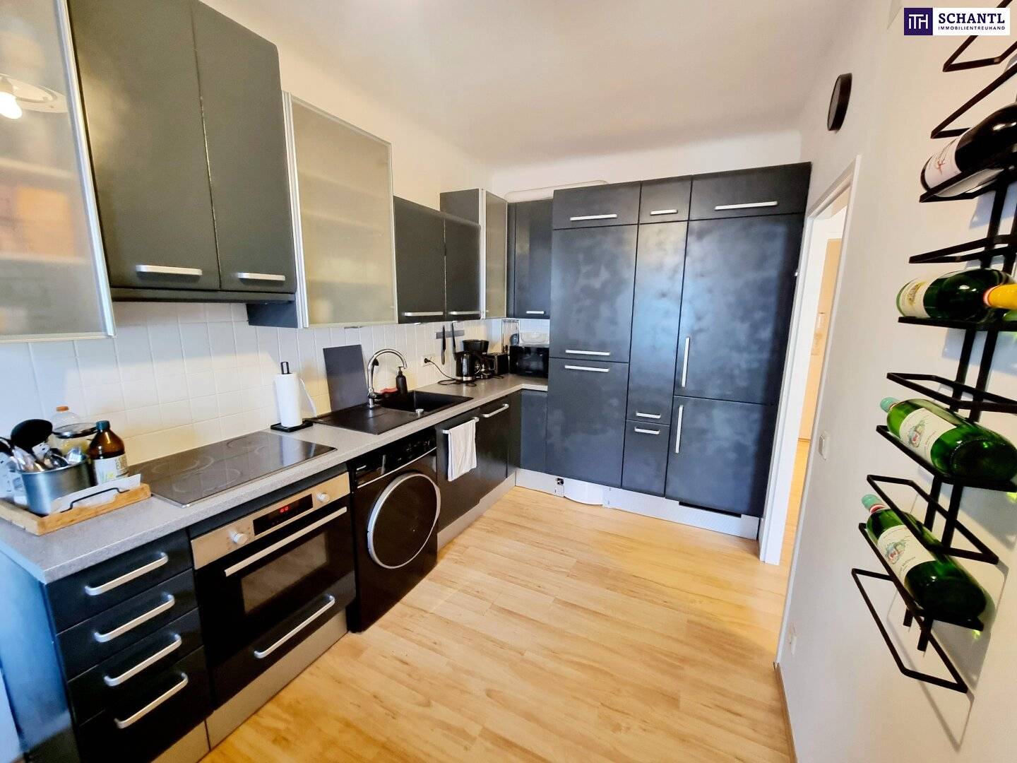 Furnished apartment with subway at the door